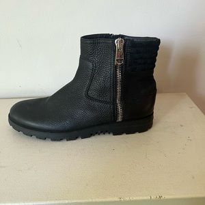Gucci Zip Leather Booties 38.5